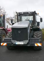 DTU T860 der Deutschen Traktoren Union Stadtilm gesehen am 10.11.2009. Angetrieben wird diese mchtige Maschine von einem Deutz-Motor mit 600 PS.