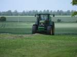 Am 12.Juni 2013 war dieser John Deere Traktor auf einem Feld bei Patzig unterwegs.
