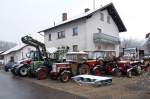Bunte Traktoren-Sammlung im winterlichen Regen am 22.11.2015