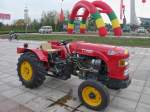 Traktor TY400, ohne berrollbgel, ausgestellt auf der  China WCAM 2011  in Shouguang, 6.11.11 