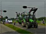 Am 02.09.2011 fhrt mir dieser Deutz Traktor mit Heuwender bei Hoeven vor die Kamera.