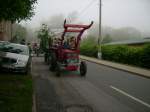 MF Traktor mit Hublader beim Korso duch Grnhain anlsslich des 5. Oldtimer und Traktorentreffen des ADMV