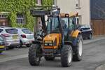 Renault Traktor, hat die Rundfahrt um Angelsberg mitgemacht. 21.04.2024