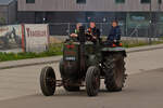 Der Ursus Traktor mit Glühkopf, ist bei der Rundfahrt durch die Gemeinde Esch Sauer schon von weitem zu hören. 09.05.2023