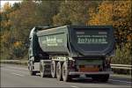 SCANIA R500 von Baustofftransporte LATUSSEK ist bei Schwerte-Ergste in Richtung Hagen unterwegs. Aufgenommen als Beifahrer...(13.10.2008)
