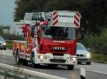 Iveco Feuerwehrfahrzeug mit Drehleiter am 20.09.2011 auf der A4 kurz hinter dem Aachener Kreuz in Richtung Niederlande.
