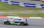 Mitzieher in der Dunlop- Kehre LM GTE Pro Nr.95 Aston Martin Racing, Aston Martin V8 Vantage GTE Fahrer: Nicki Thiim & Marco Sørensen. FIA WEC 6h Nürburgring am 16.7.2017