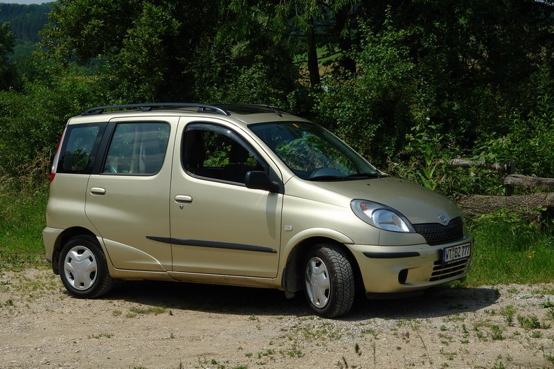 Toyata - Yaris Verso. Ein praktisches Fahrzeug mit vielfltigen Lademglichkeiten, da man die hinteren Sitze schnell im Wagenboden versenken kann. 4. 6. 2007