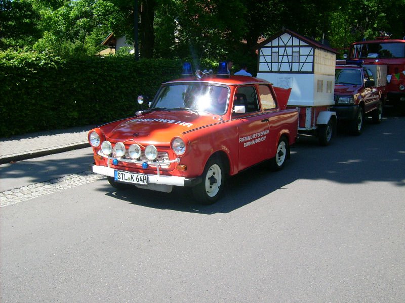 Trabant 601 der FFW Burkhardtsdorf auf der Meinersdorfer Bahnhofstrae. Mit ihm wurde die Fahrzeugparade der Feuerwehr angefhrt