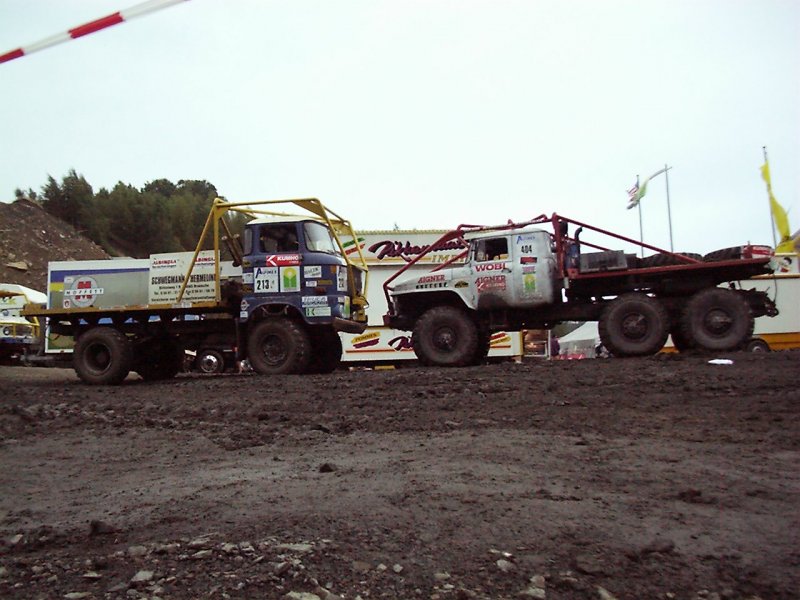 ungleiches Prchen
S3(W50) und S4(SIL)-Teilnehmer am Rande des Geschehens beim
Europa-Truck Trial
1999 in Osnabrck