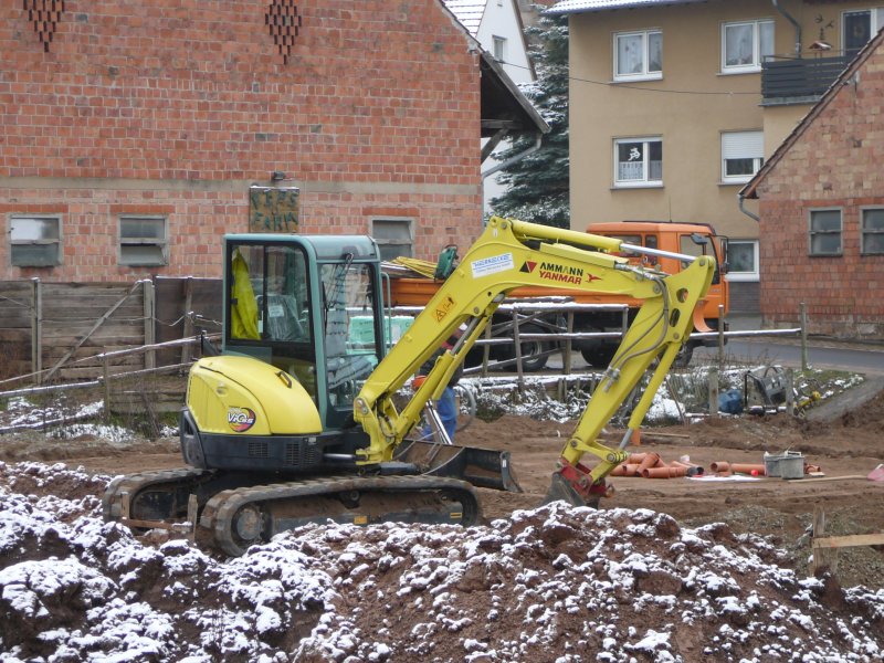VIO 55 der Firma Wernecke aus 39629 Bismark steht auf einem neu eingerichteten Bauplatz in 36100 Petersberg-Marbach am 26.11.2008