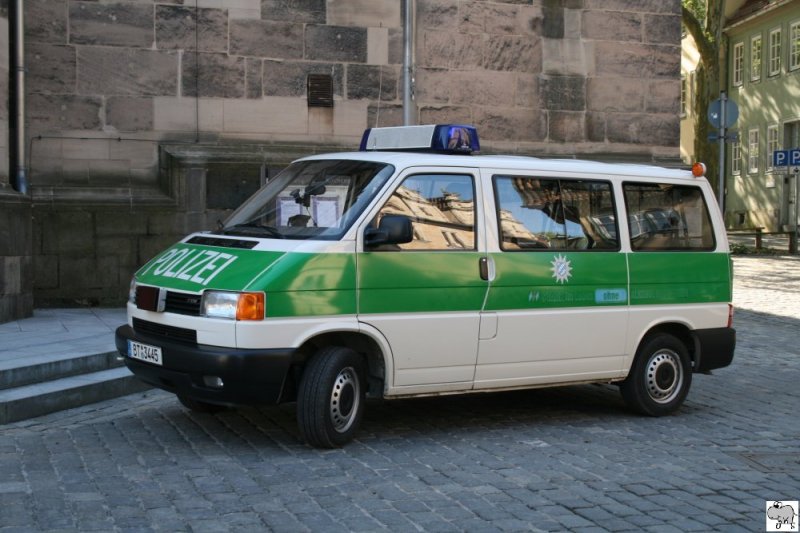 Volkswagen T4 der bayrischen Polizei, aufgenommen am 23. Mai 2009 in Coburg.