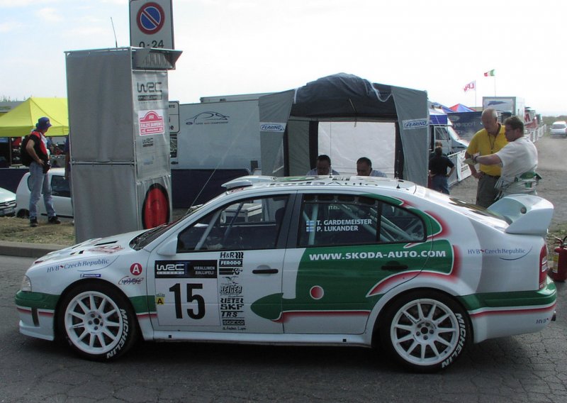 Vorstart zur nchsten Wertungsprfung in Imperia - Rallye San Remo 2002