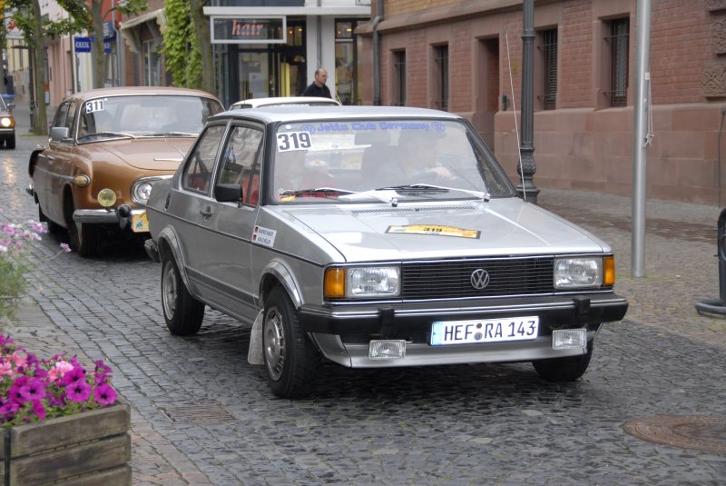 VW Jetta Bj. 1982, 70 PS rollt zum Start in 36088 Hnfeld anl. der ADAC-Oldtimersternfahrt zum Hessentag nach Langenselbold, 06.06.2009
