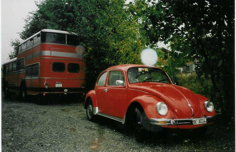 VW-Kfer BE 80'244 im Margeli bei Adelboden (im Hintergrund der erste Anderthalbdecker der AFA Adelboden, der ausrangiert wurde)