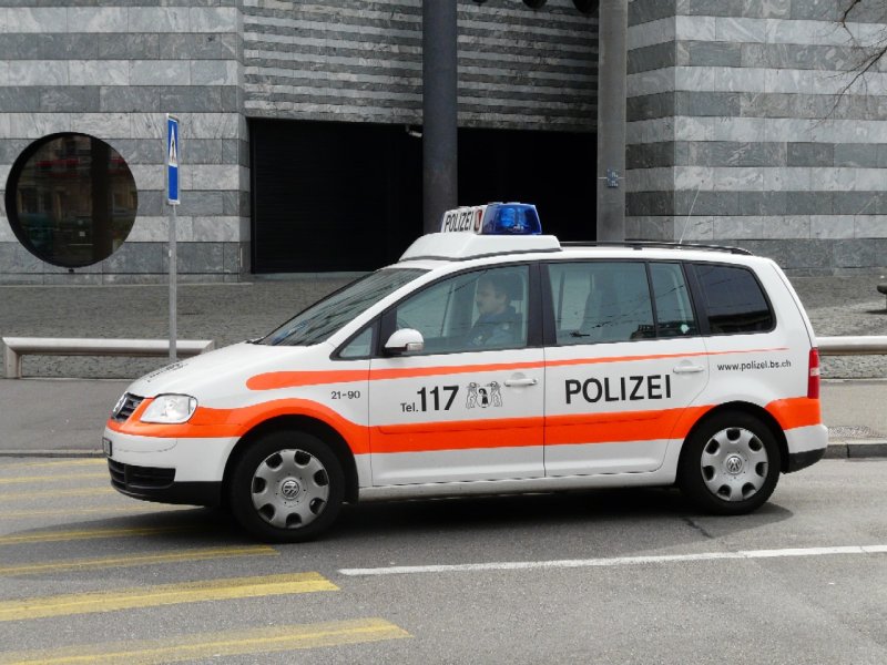 VW Polizeiauto der Stadtpolizei von Basel unterwegs am 15.03.2008