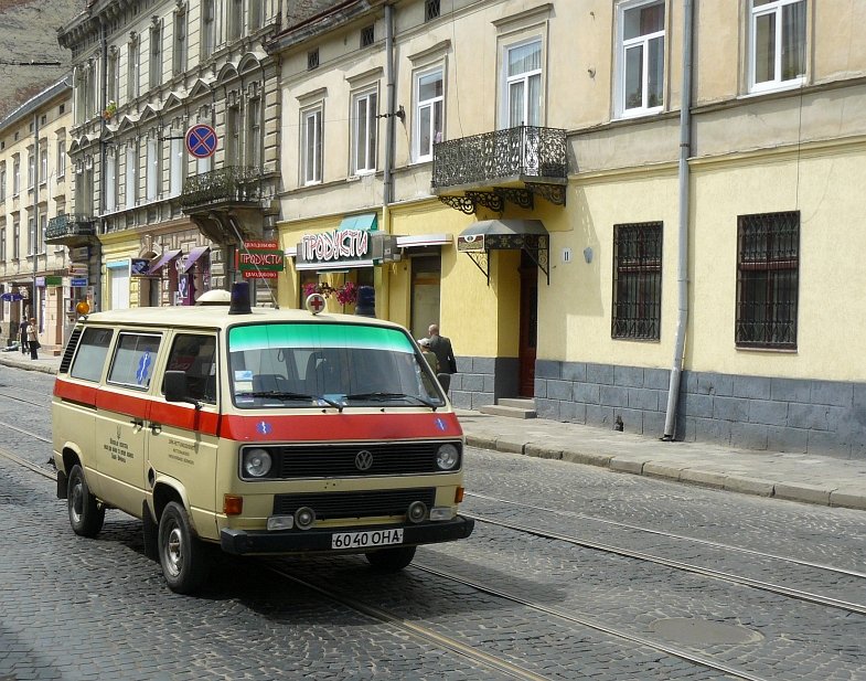 VW T3 hier als Krankenwagen in Lviv, Ukraine am 04-06-2009.