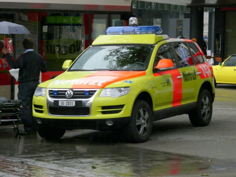 VW Touareg SG 2831 als Notarztwagen der Statd St.Gallen unterwegs am 21.06.2009