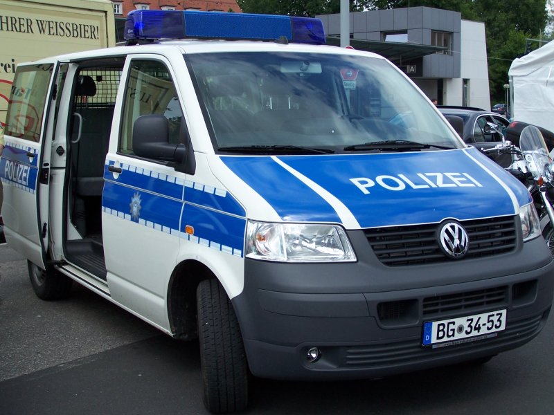 VW Transporter der Bundespolizei.
Aufgenommen am 12.6.2005.