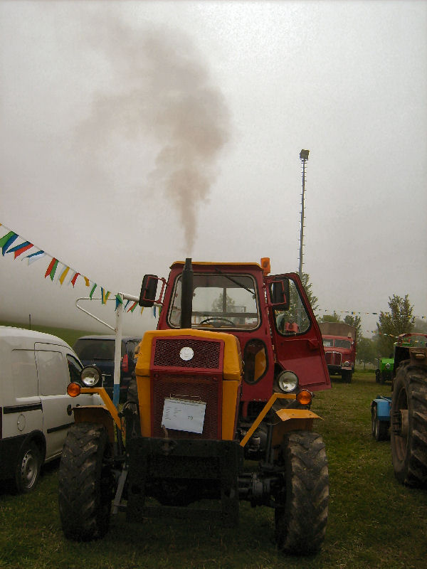 Warmlaufphase des ZT303 beim Oldtimer und Traktorentreffen auf dem Sportplatz in Grnhain