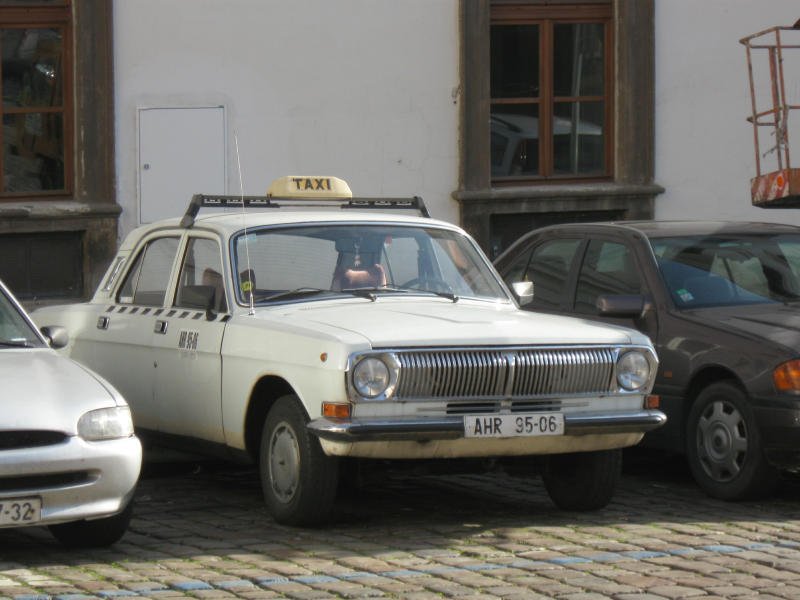 Wolga M24 als Taxi in Prag, 09.11.08