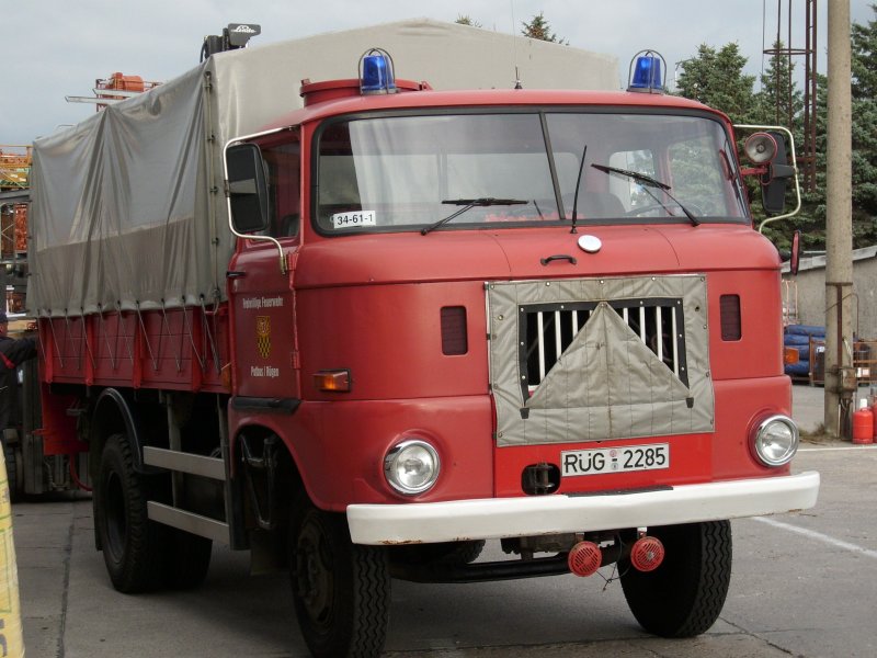 Zu keinem Feuerwehreinsatz war am 22.Oktober 2009 die Feuerwehr von Putbus mit ihrem IFA W50 in einem Baumarkt in Bergen/Rgen.