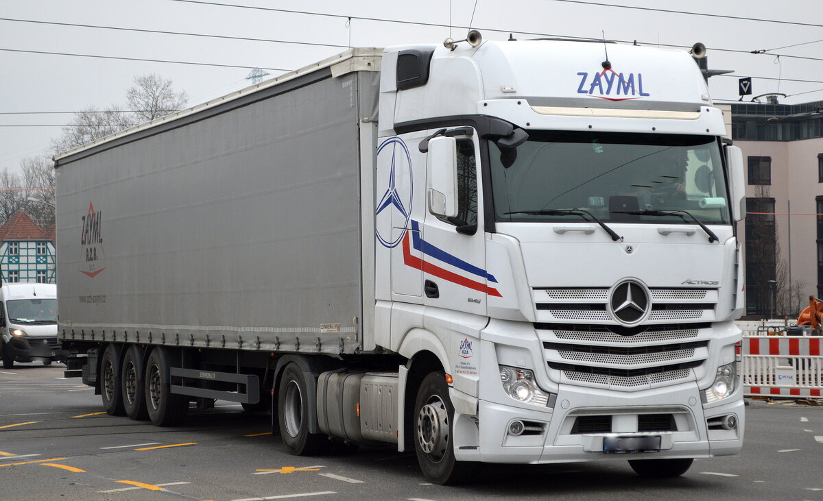 Ular qora tanli porno yulduzni taklif qilishdi. Yalangoch va seksual ozbek xonandasi Yulduz Usmonova