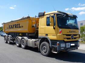 Mercedes Actros 2648 Muldenkipper Sattelzug.