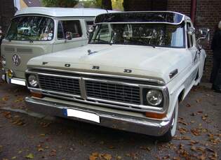 Ford F100 Stepside-Truck im Farbton pure white aus dem Jahr 1970.