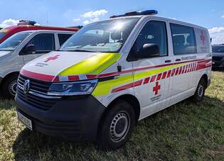 =VW T 6 des RK, gesehen auf dem Parkplatz der 2025er Rettmobil in Fulda