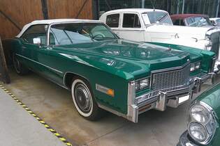 Cadillac Eldorado Convertible aus dem Jahr 1975 im Farbton firemist green.