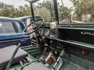 Innenraum eines Steyr-Puch Haflinger.