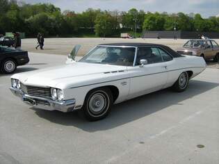 Buick LeSabre Custom 2DR Hardtop (1971), aufgenommen April 2017 beim Oldtimertreffen auf Theresienwiese in Mnchen