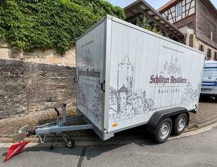 =Anhnger der SCHLITZER DESTILLERIE hat hochprozentiges zum Ortsjubilum geliefert, 06-2025