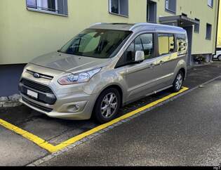 Ford Tourneo Connect auf einem Parkplatz in Busswil am 26.10.2025