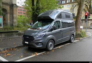 Ford Transit Custom Wohnmobil auf einem Parkplatz in der Stadt Zrich am 26.11.2025
