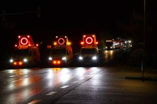 Baumann Move Schwertransport fr Tennet am 02.11.25 in Maintal mit drei Mercedes Benz Sprinter Absperrfahrzeugen