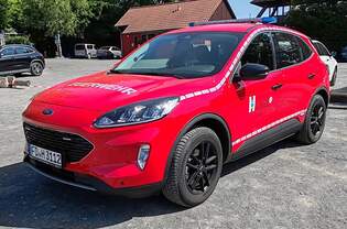 =Ford Kuga als Kommandowagen der Feuerwehr HNFELD steht auf dem Ausstellungsgelnde anl.