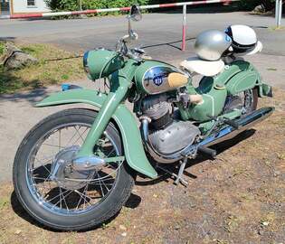 =NSU Max als Besucherfahrzeug steht in Hnfeld anl.