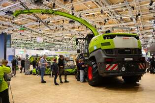 Claas Jaguar 1200 mit Orbis 12000 am 14.11.25 auf der Agritechnica in Hannover Messe