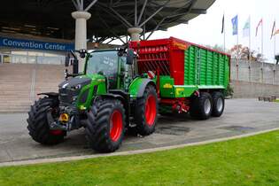 Fendt Vario 620 mit Strautmann Magnon 9-370 DO Ladewagen am 14.11.25 auf der Agritechnica in Hannover Messe