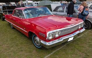 Chevrolet Impala Sport Coupe des Modelljahres 1963.