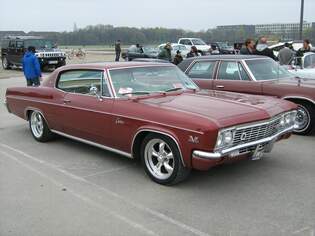 Chevrolet Caprice (1966), aufgenommen April 2013 beim Oldtimertreffen auf Theresienwiese in Mnchen