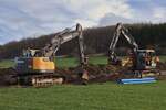 Gleich zwei Volvo Raupenbagger, von Beton Weber, sind auf einer baustelle im Einsatz.