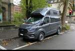Ford Transit Custom Wohnmobil auf einem Parkplatz in der Stadt Zrich am 26.11.2025