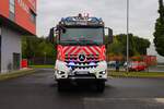 Berufsfeuerwehr Hanau Mercedes Benz Arocs 2642 Lentner GTLF (Florian Hanau 1-26-1) am 04.10.25 bei einen Fototermin.
