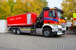 Neues Feuerwehr Bad Vilbel Mercedes Benz Arocs 2542 WLF Kran mit AB-Sonderlschmittel (Florian Bad Vilbel 1-67-1) am 03.10.25 beim Tag der offenen Tr