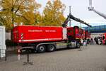 Neues Feuerwehr Bad Vilbel Mercedes Benz Arocs 2542 WLF Kran mit AB-Sonderlschmittel (Florian Bad Vilbel 1-67-1) am 03.10.25 beim Tag der offenen Tr