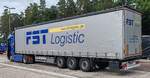 =Volvo FH-Sattelzug von FST-Logistic rastet im Juli 2025 an der A 7