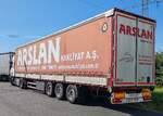 =Renault-Sattelzug der Spedition ARSLAN rastet im Juli 2025 an der A 7